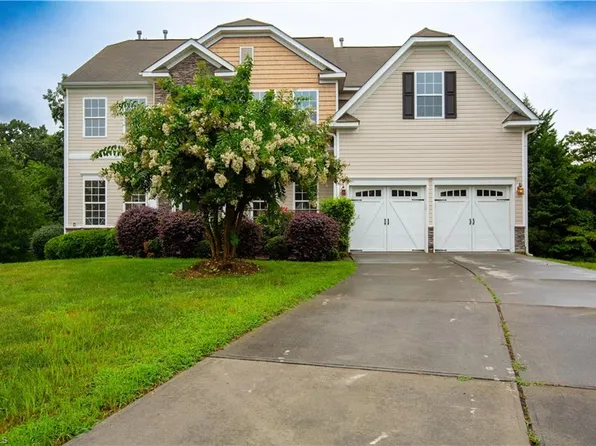 3510 Meadow Glen Ct, Clemmons, NC 27012