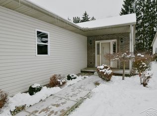 5011 Hidden Pines Ct, Midland, MI 48640