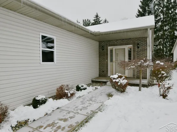 5011 Hidden Pines Ct, Midland, MI 48640
