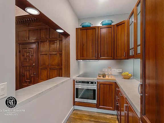 4th image of 11 E 36th St Suite 1006