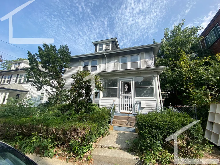 Embassy Rd — Photo 22
