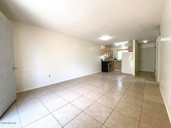 4th image of 2836 N Los Altos Ave