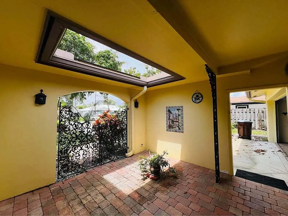 4 bed, 3.0 bath, 2166 sqft, $8,000 — Photo 4