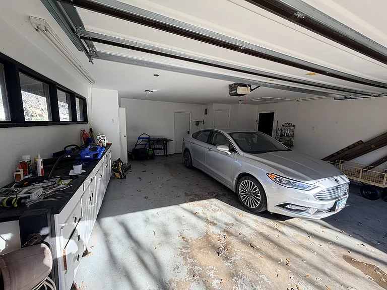 2601 Oxford Ave — Photo 30