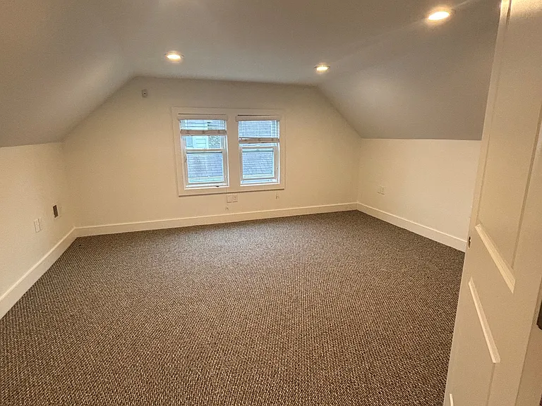 10 Manuel Ave — Photo 8