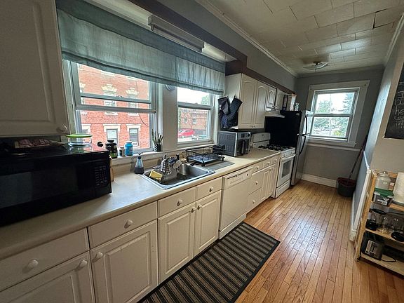 3rd image of 254-256 Market St #254-1