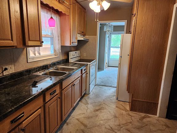 3rd image of 527 Jean Ln