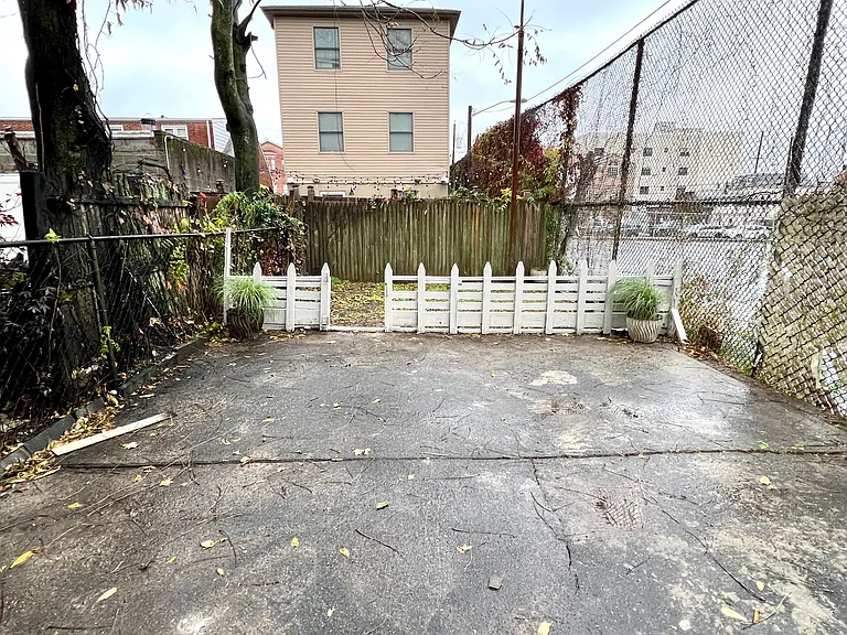 25 Whitman Ave — Photo 10
