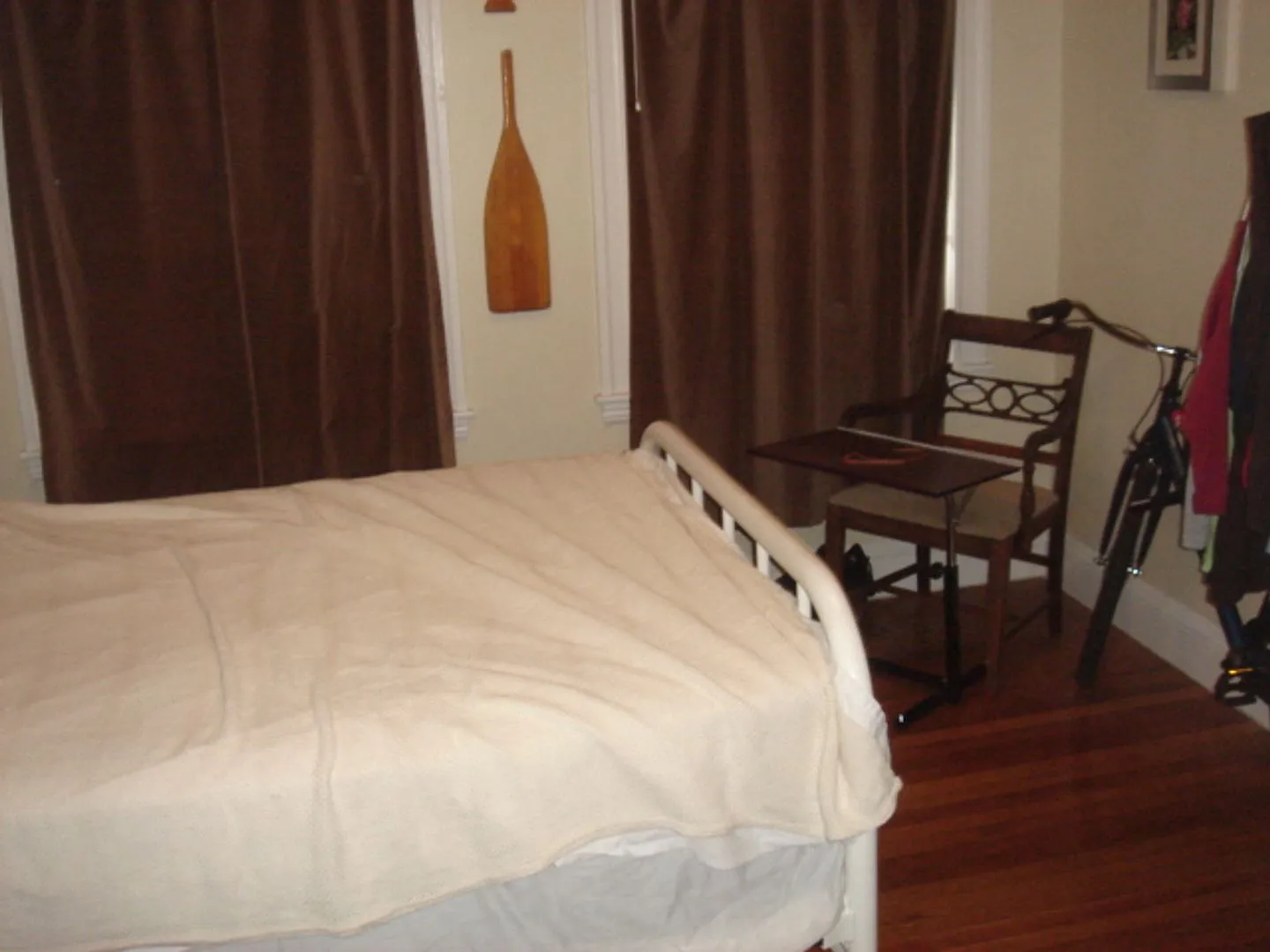 NO FEE 2 Bed split for 6/1 on Green line Heat Hw inc Students ok August 1 — Photo 2