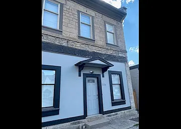 1126 King St E #C