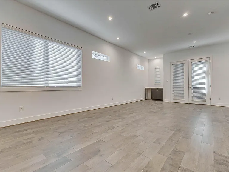 5859 Dolores St — Photo 7