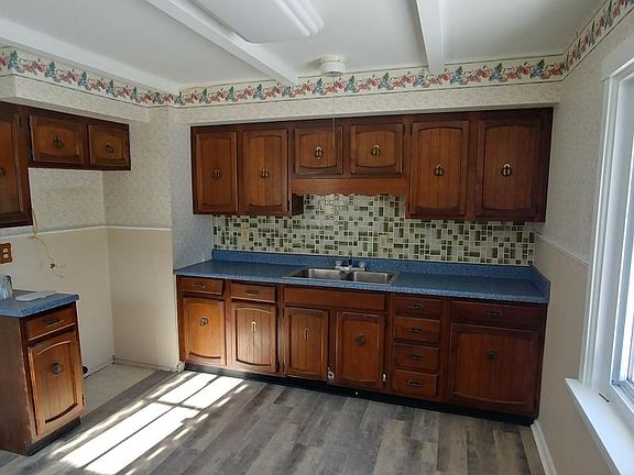 5th image of 4825 Karen Dr