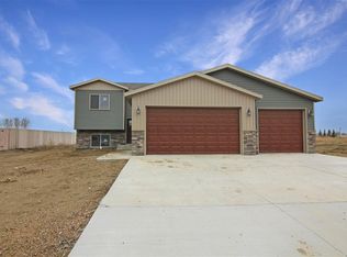 314 6th Ave SW, Surrey, ND 58785