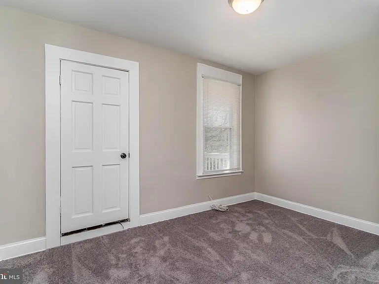 551 E 38th St #1 — Photo 12