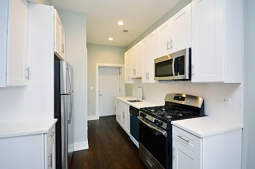 2721 W Division St #2R Photo 1