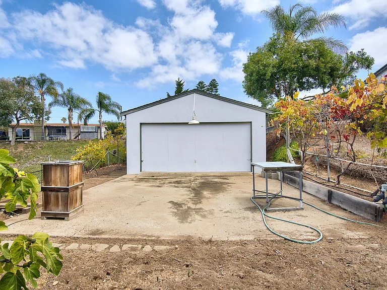 5708 Lamas St — Photo 32