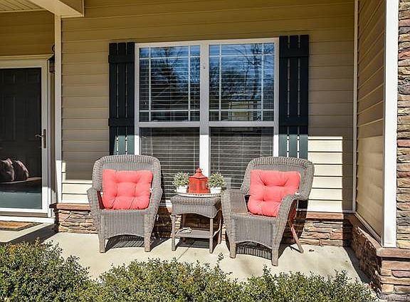 2nd image of 2134 London Ln #10