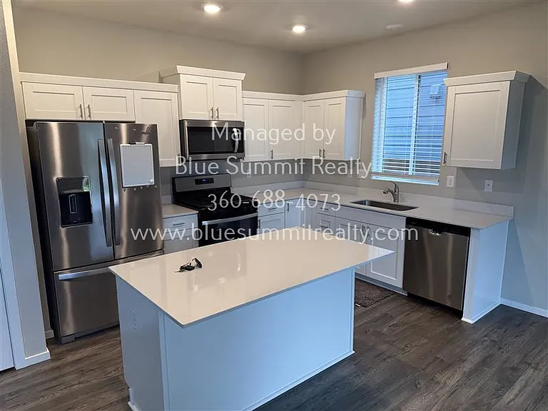 820 Bradley St NE — Photo 5