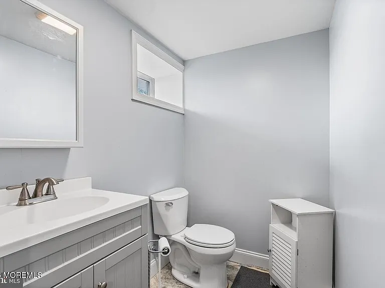 12 Eden Ave — Photo 7