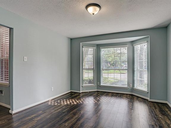 The Formal Dining/Flex space overlooks the front of the half cul de sac street. There is no carpet in the home just the laminate wood floors and tile throughout.