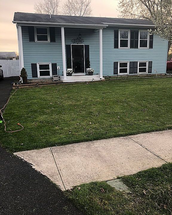 Front yard view