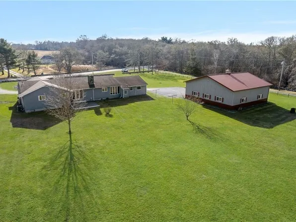 141 Peckham Rd, Little Compton, RI 02837