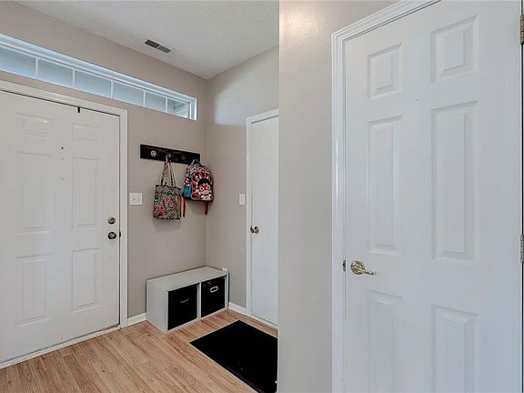 4th image of 4350 Meadowsweet Ct