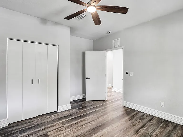 724 SW 9th St — Photo 22