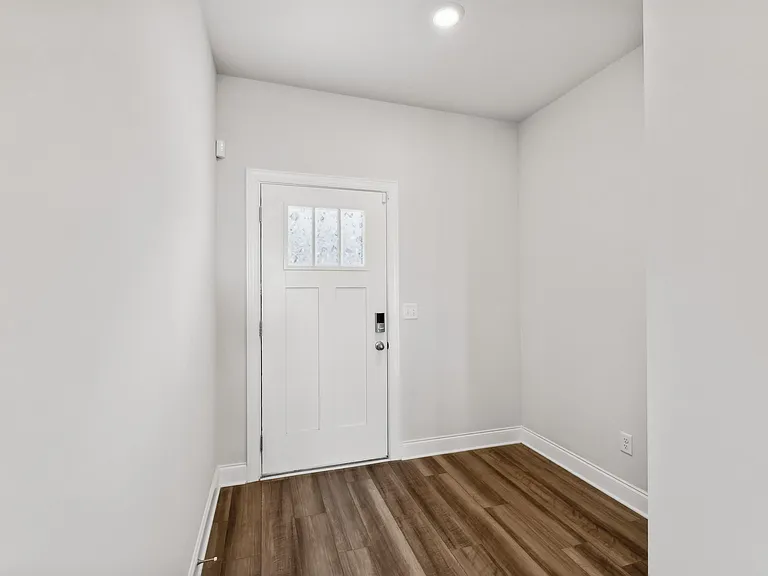 738 Prairie View Dr — Photo 3