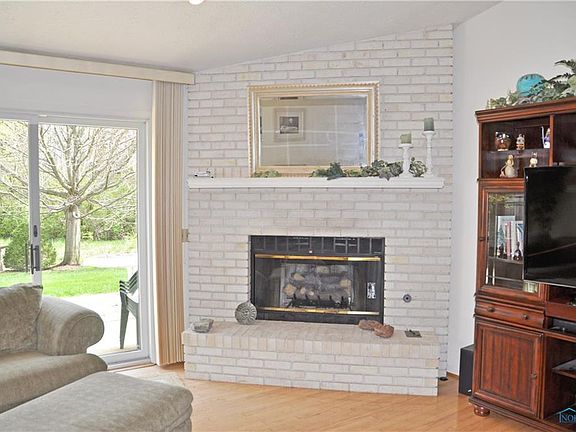 5th image of 113 Woodside Ln