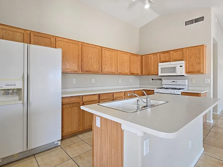 10225 N 94th Ln — Photo 7