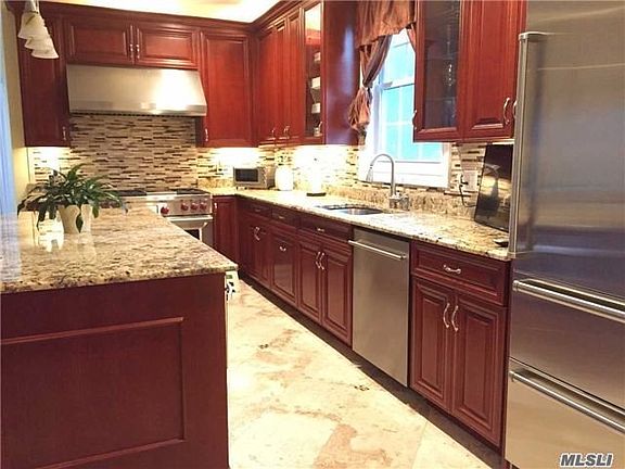 2nd image of 2 Pineland Ct