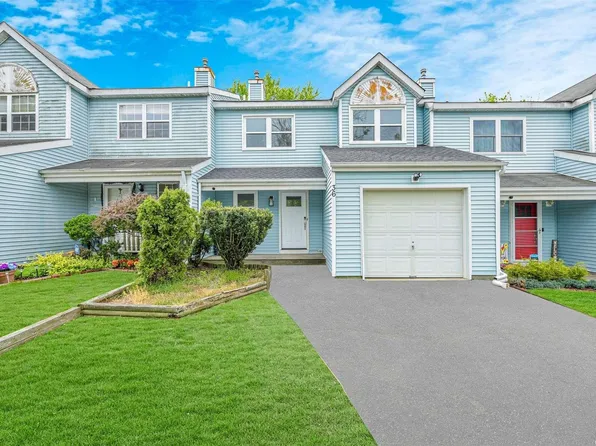 36 Smith Street, Central Islip, NY 11722
