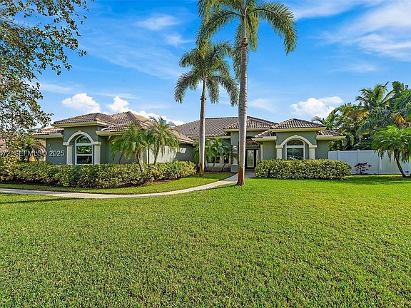 3rd image of 4803 SW Lake Grove Cir
