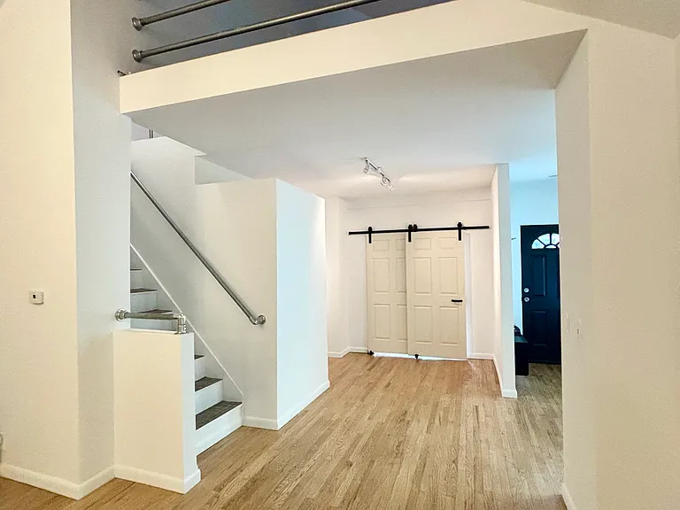 2308 W 11th St — Photo 4