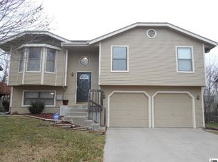 7324 SW 25th St, Topeka, KS 66614