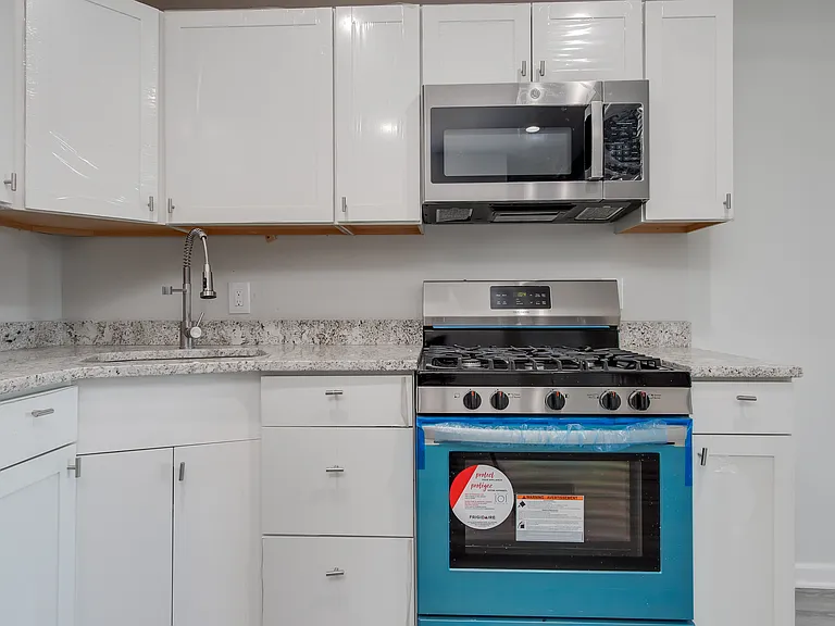 489 E Church St #B — Photo 3