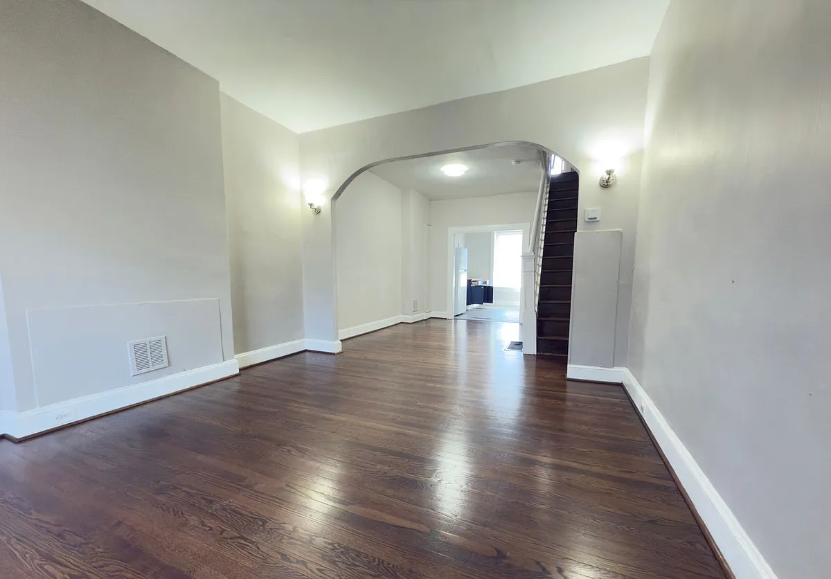 Building Photo - 614 N Streeper St