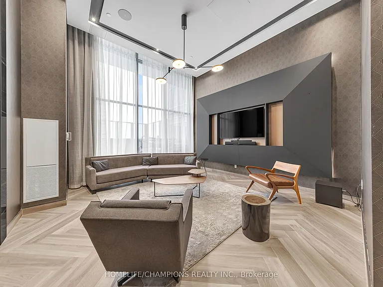 225 Village Green Sq #Penthouse 08 — Photo 28