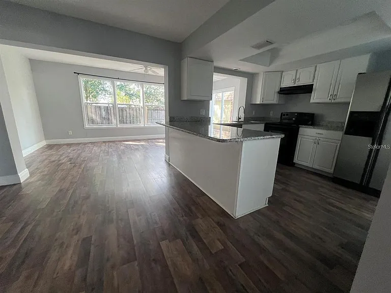 2072 Los Lomas Dr — Photo 3