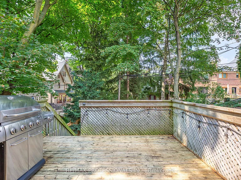 4 Runnymede Rd — Photo 47