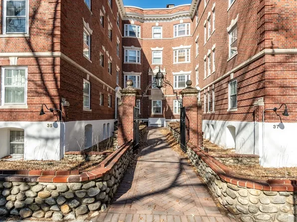 35 Lee St APT 8, Cambridge, MA 02139