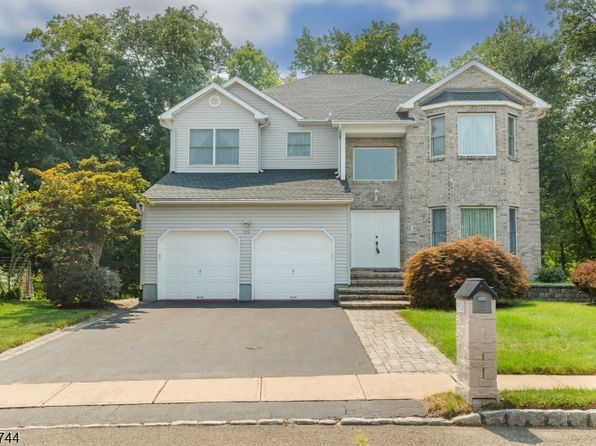 35 Leah Way