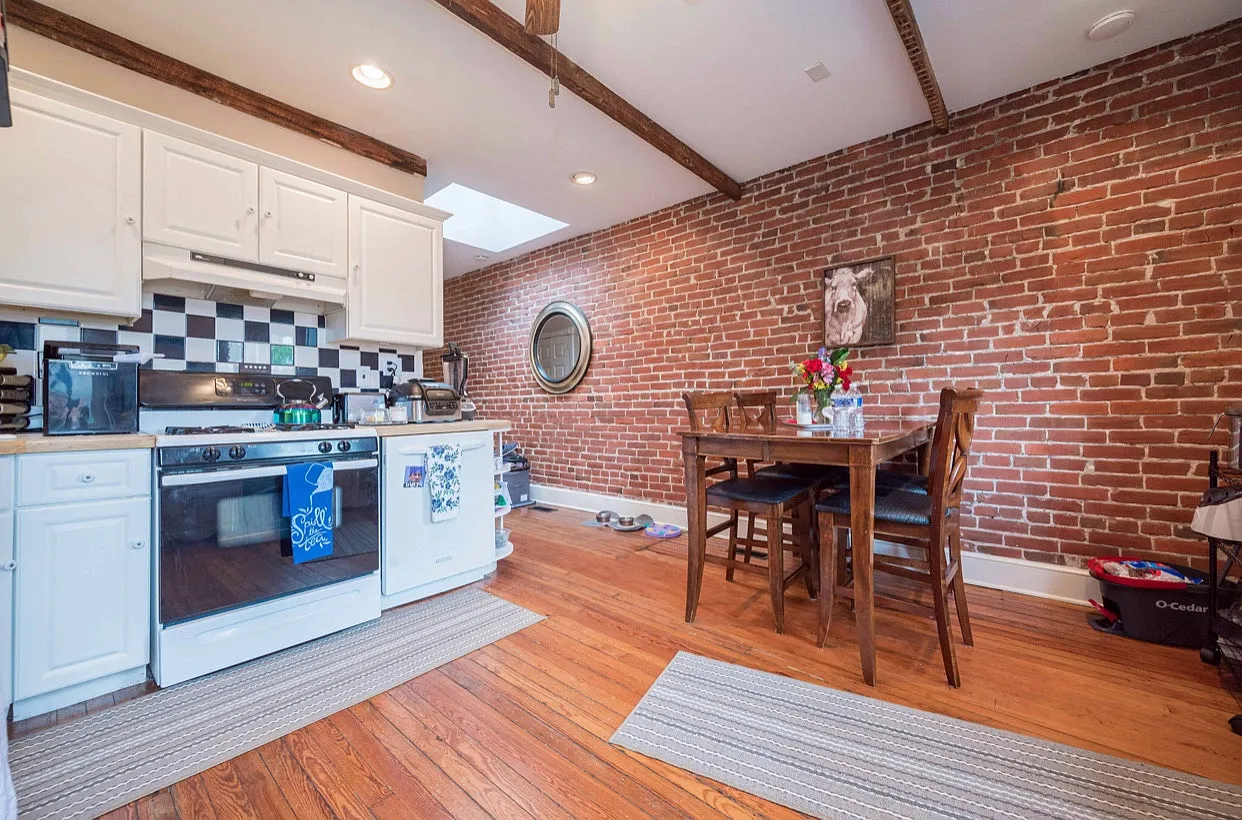 2 bed, 1200 sqft, $1,995 — Photo 1