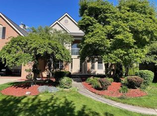 19036 Glengarry Dr, Livonia, MI 48152