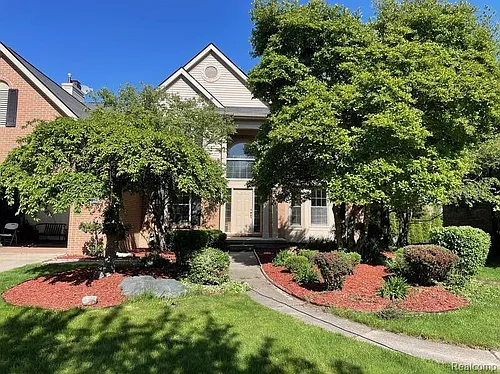 19036 Glengarry Dr Photo 1