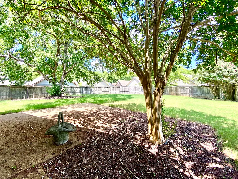 656 Bartlett Ln — Photo 9
