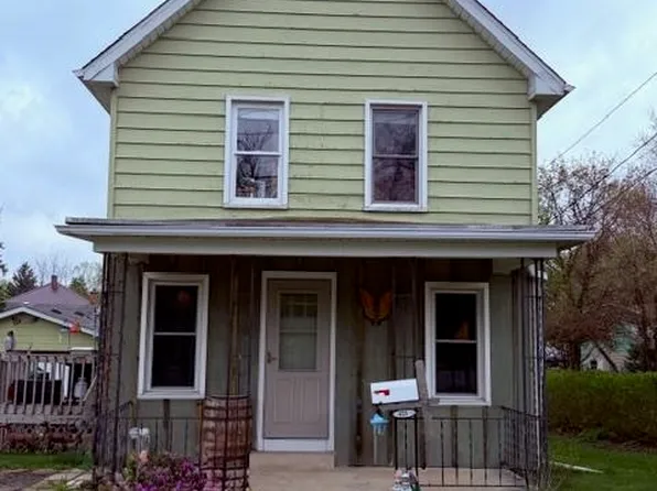 421 Kekoskee St, Mayville, WI 53050