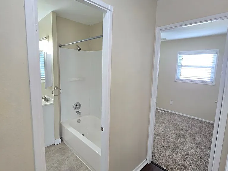 9809 Old Six Mile Ln — Photo 26