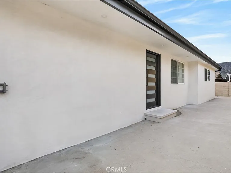 10510 Helendale Ave — Photo 53